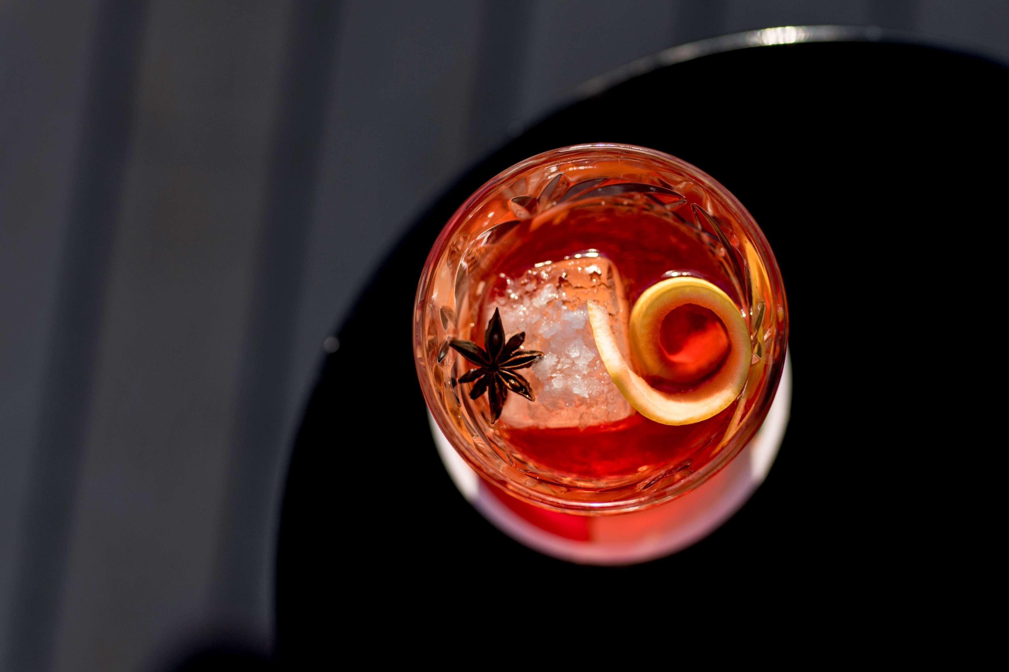 Hotel Hyatt Regency Sydney Esterno foto A Negroni cocktail